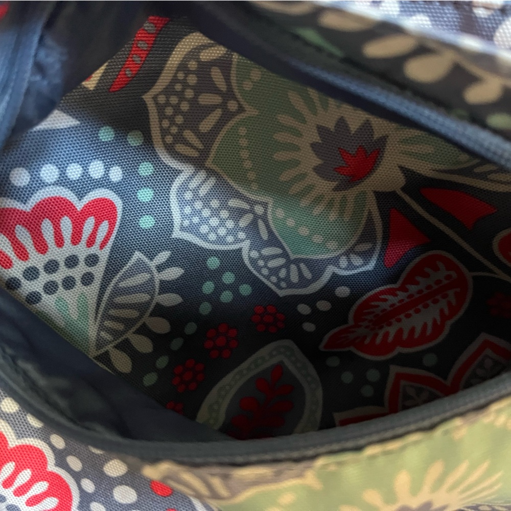Vera Bradley Lighten Up Backpack in RETIRED Nomadic Floral - Picture 4 of 7